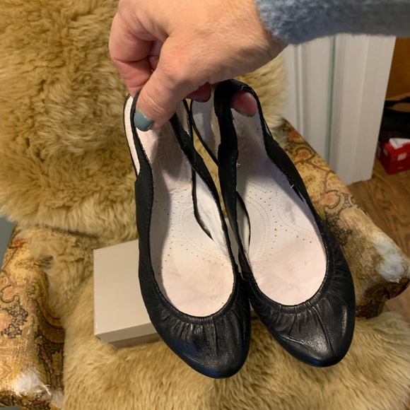 Adorable Locale black leather sling back shoes with leather interior. Size US 7 - Picture 10 of 10